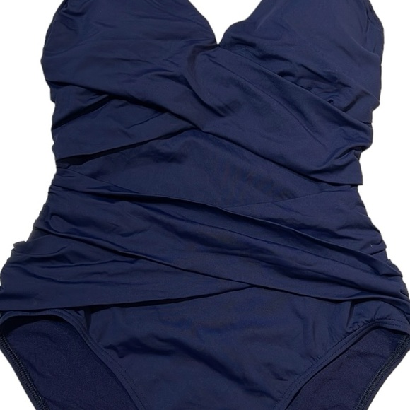 Tommy Bahama Pearl Floating Underwire Scoop One Piece - Picture 7 of 14